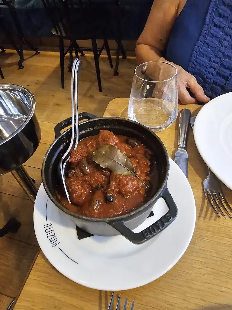 Stewart Ramsay_Pinzutu_Neuilly-sur-Seine_review