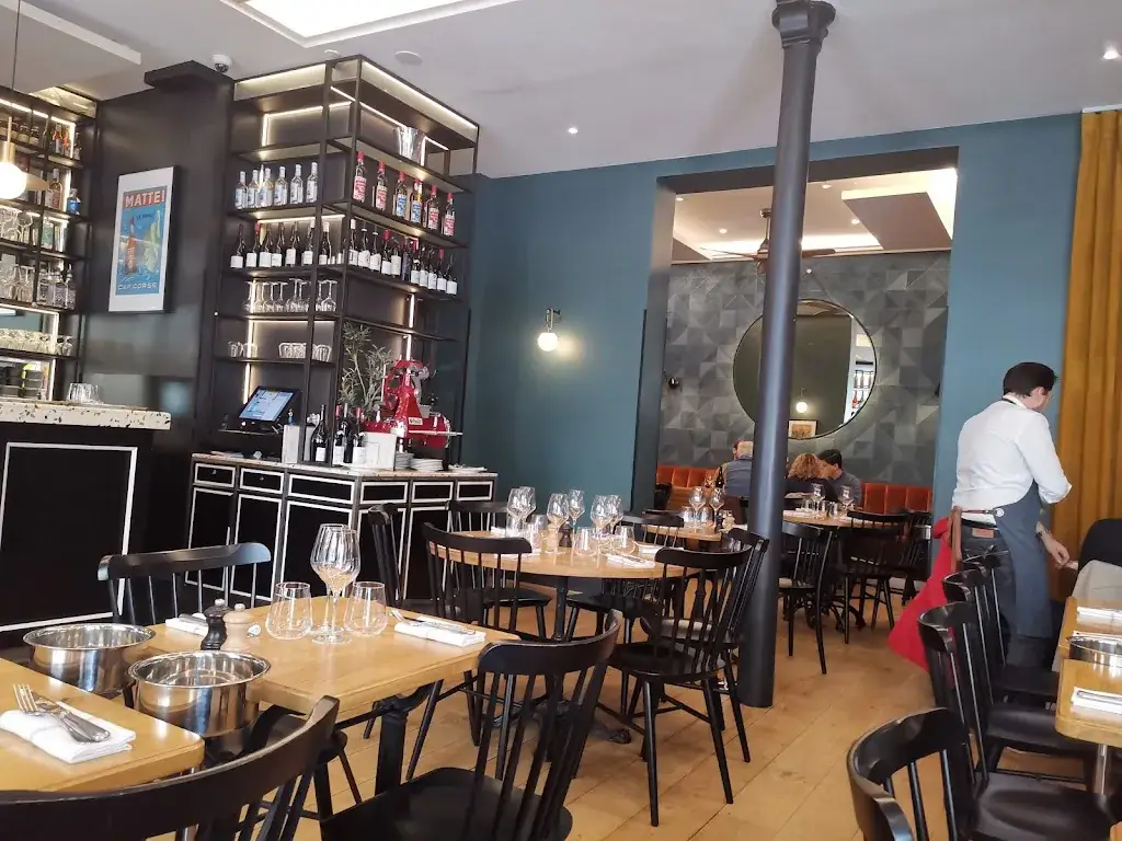 Rebecca W_Pinzutu_Neuilly-sur-Seine_review