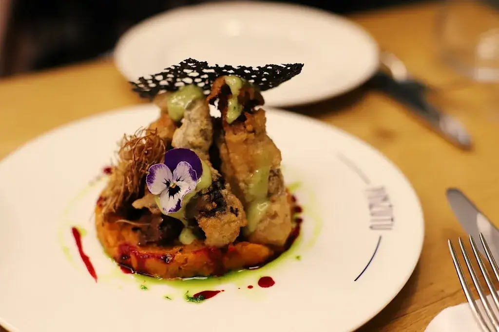 Pinzutu_Neuilly-sur-Seine_slider_image_2