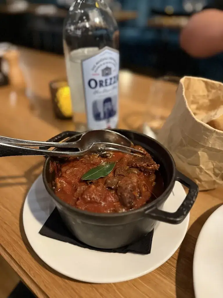 Pinzutu_Neuilly-sur-Seine_slider_image_3