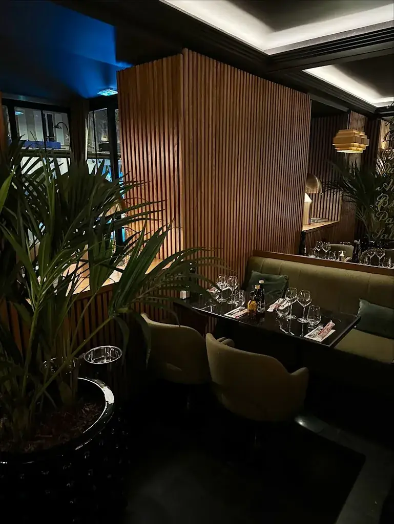 Luca P._Gloria_Neuilly-sur-Seine_review