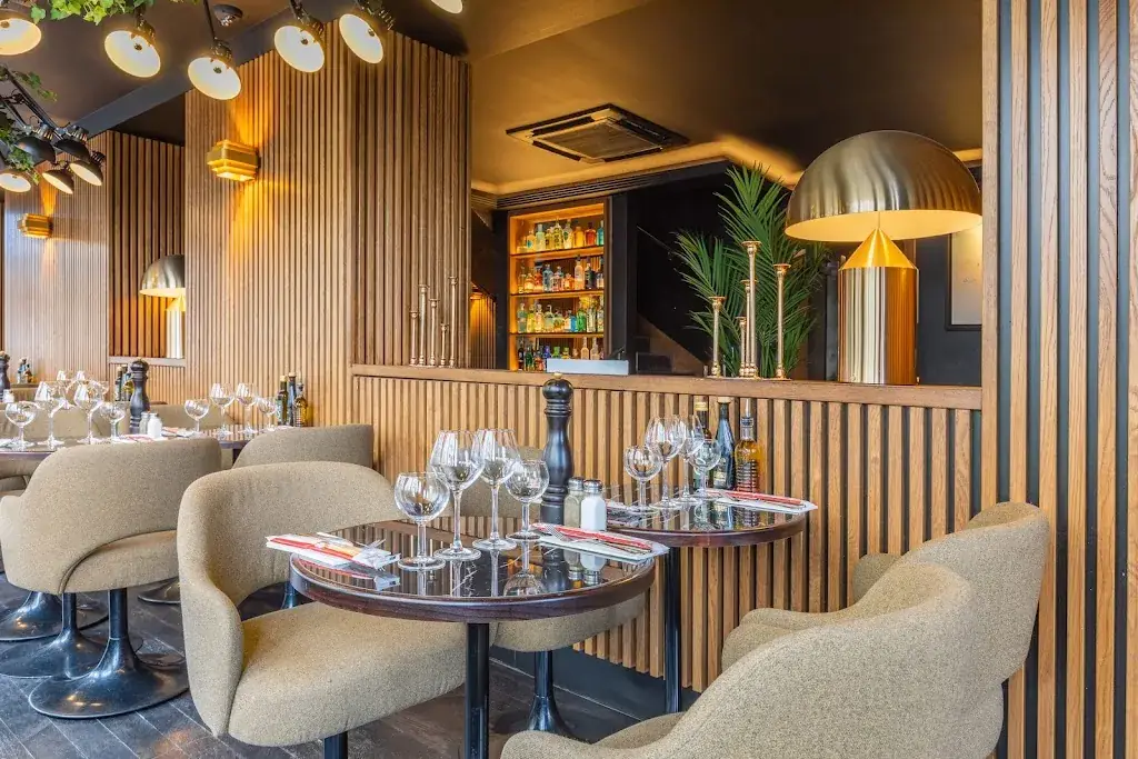 Gloria_Neuilly-sur-Seine_slider_image_1