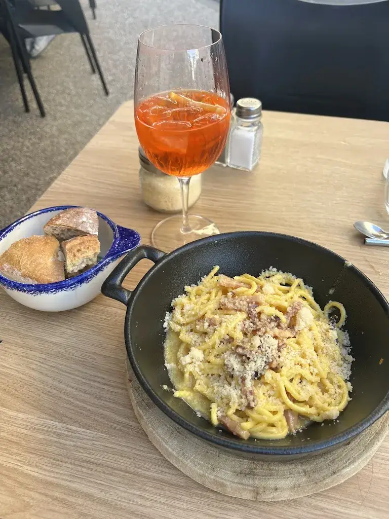 Vânia Vieira_The Little Italy_Poissy_review