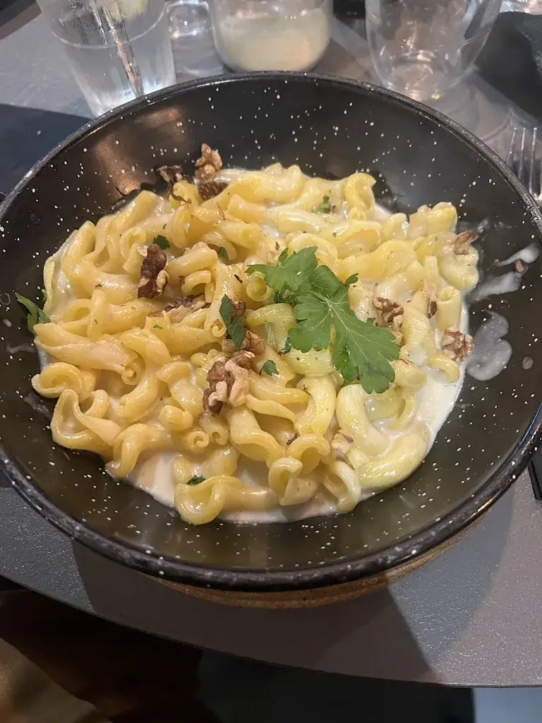 Ahmad Alqabandi_The Little Italy_Poissy_review