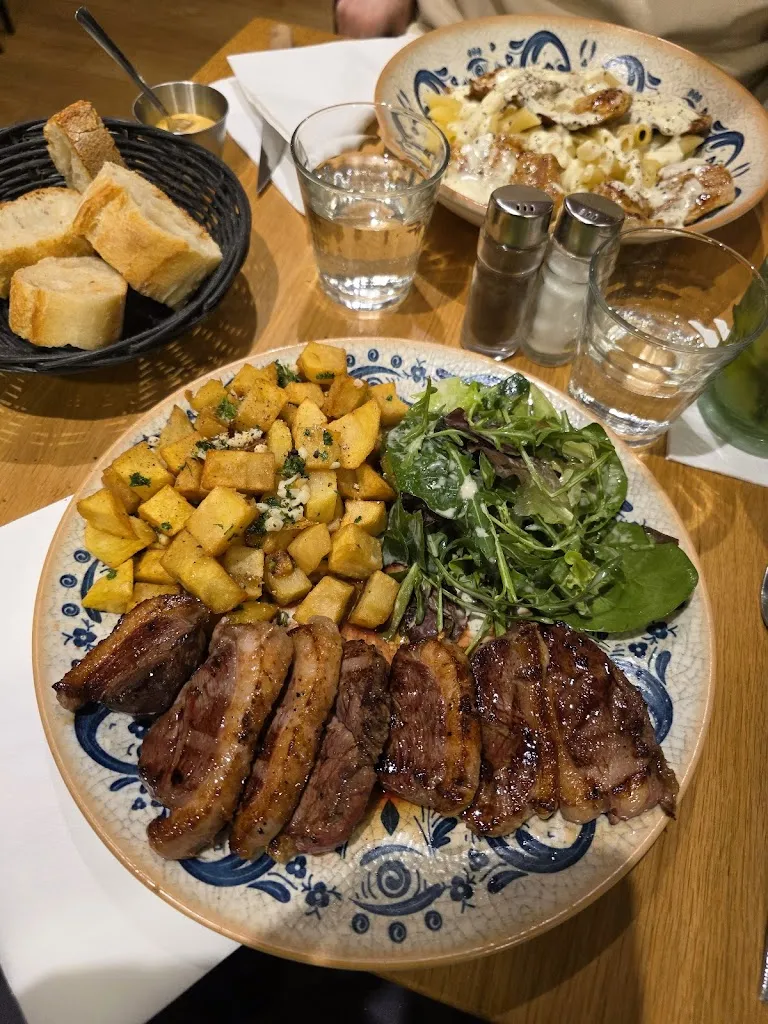 Johan Lejeune_Le Gamin de Poissy_Poissy_review