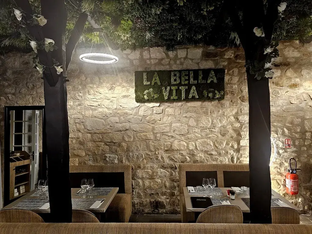 Didier BONNE_LA BELLA VITA : RESTAURANT ITALIEN - SALLE DE RECEPTION_Pierrelaye_review