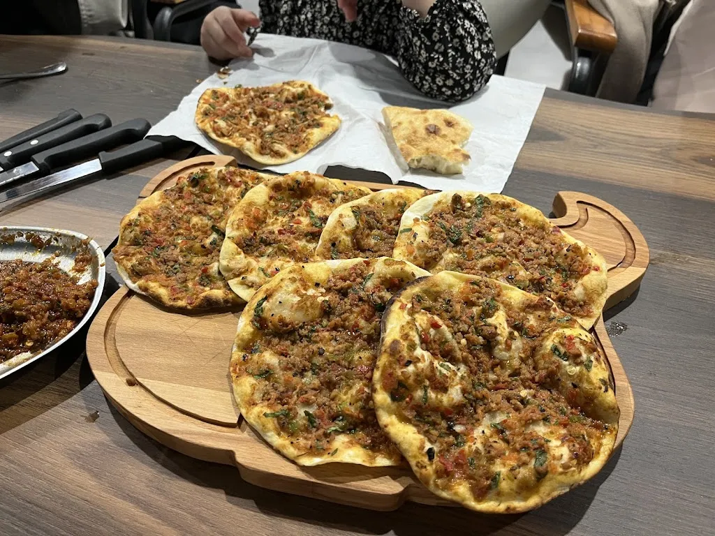 Malika Akherraz_Gunaydin77_Saint-Fargeau-Ponthierry_review