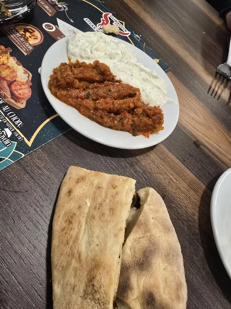 T Jav_Gunaydin77_Saint-Fargeau-Ponthierry_review