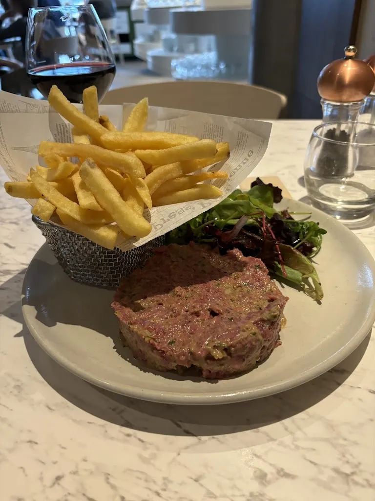 Gus El khoury_Globe Cro-Coeur_Orly_review