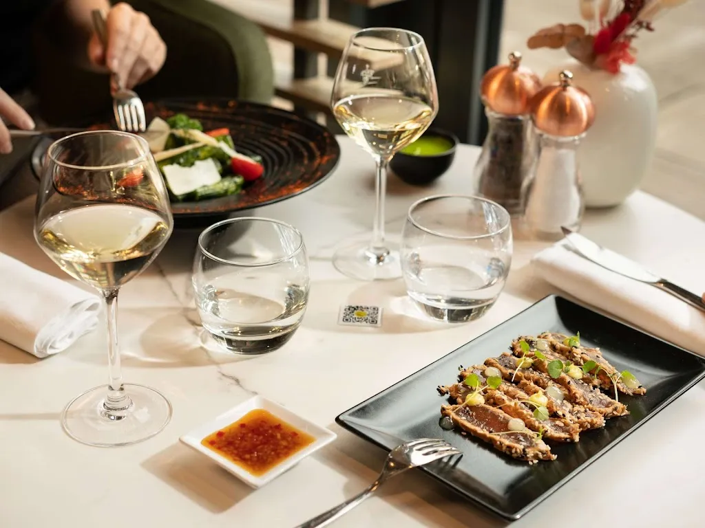 Globe Cro-Coeur_Orly_slider_image_2