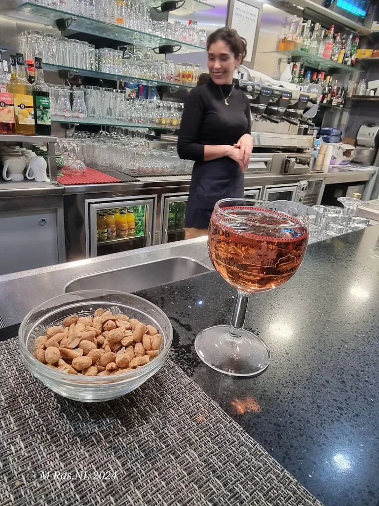 M. Ras_L'express_Orly_review