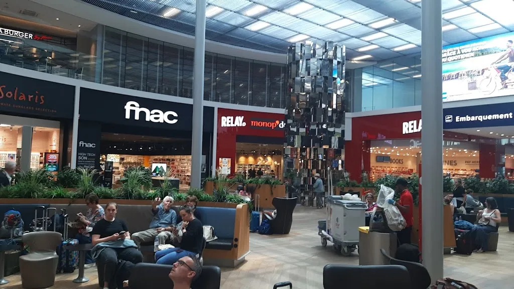 Hassan Alizadeh_Comptoir André_Paray-Vieille-Poste_review