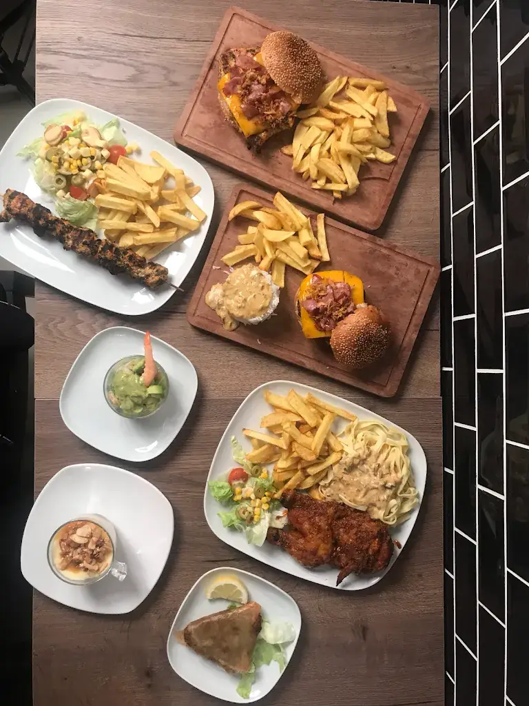 Grillade Dorée_Orly_slider_image_3