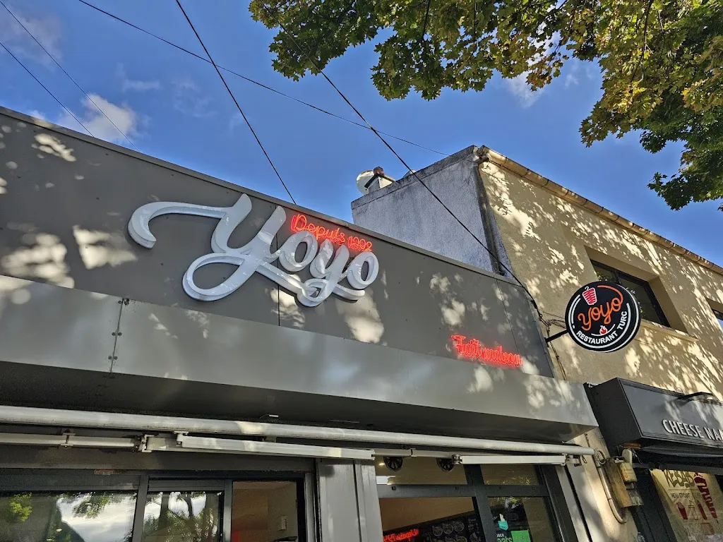 Chez Yoyo restaurant in Orly