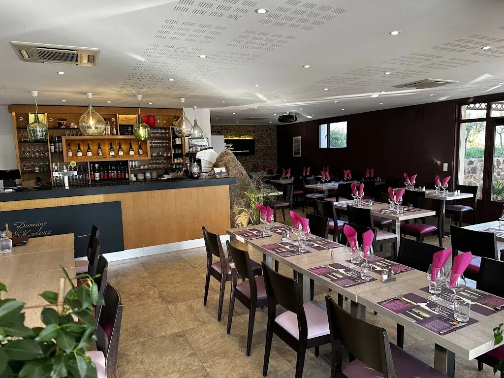 Domaine de la Madone - Auberge- Beaujolais Winegrower_Fleurie_slider_image_1