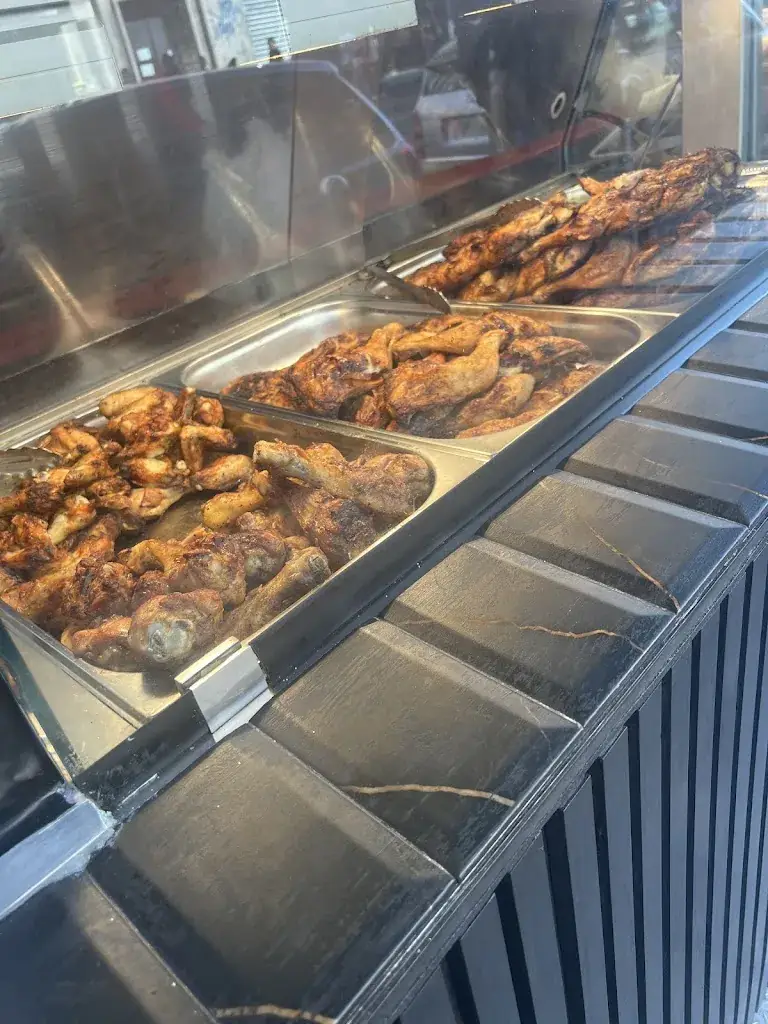 Sonia Bouhitem_Z’poulet_Noisy-le-Sec_review