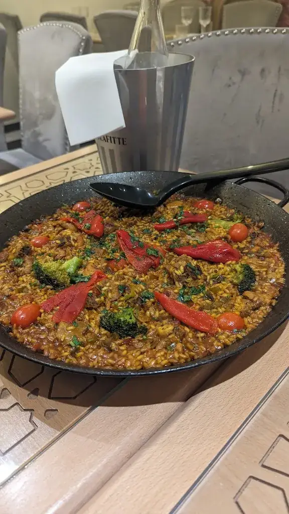 Peter Ogden_Le Palace_Puteaux_review