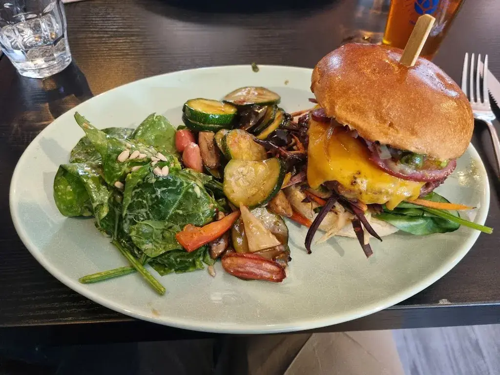 Chulhwan Jung_Les Sabots Grillés_Puteaux_review