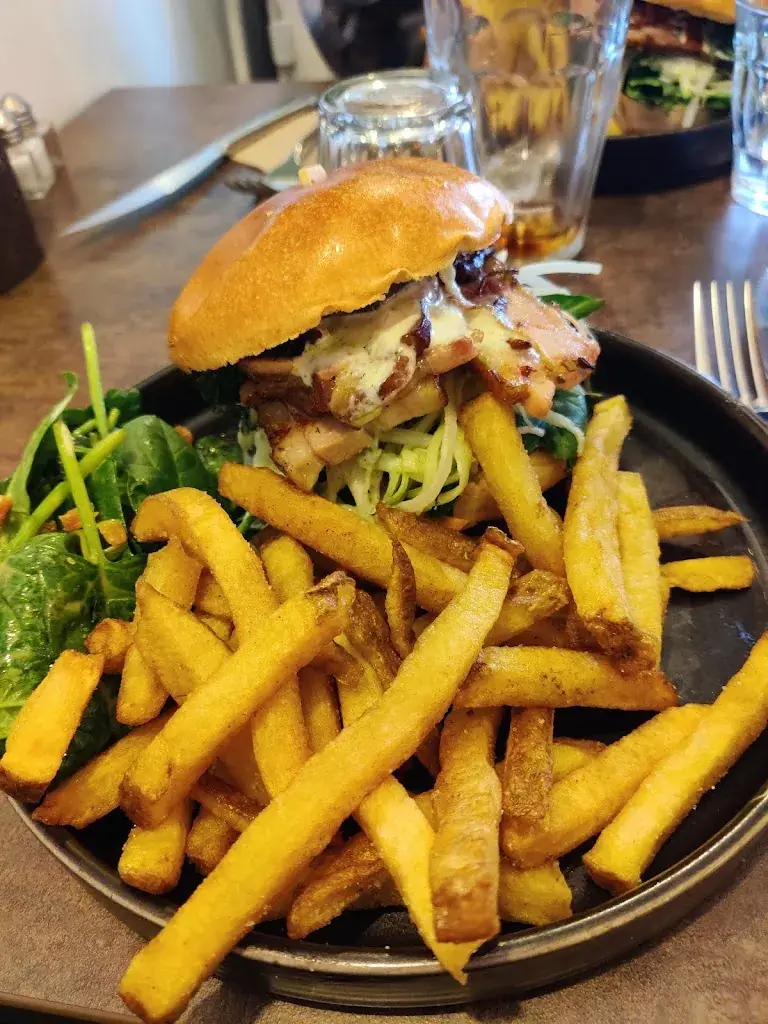 Andrea Minessi_Les Sabots Grillés_Puteaux_review