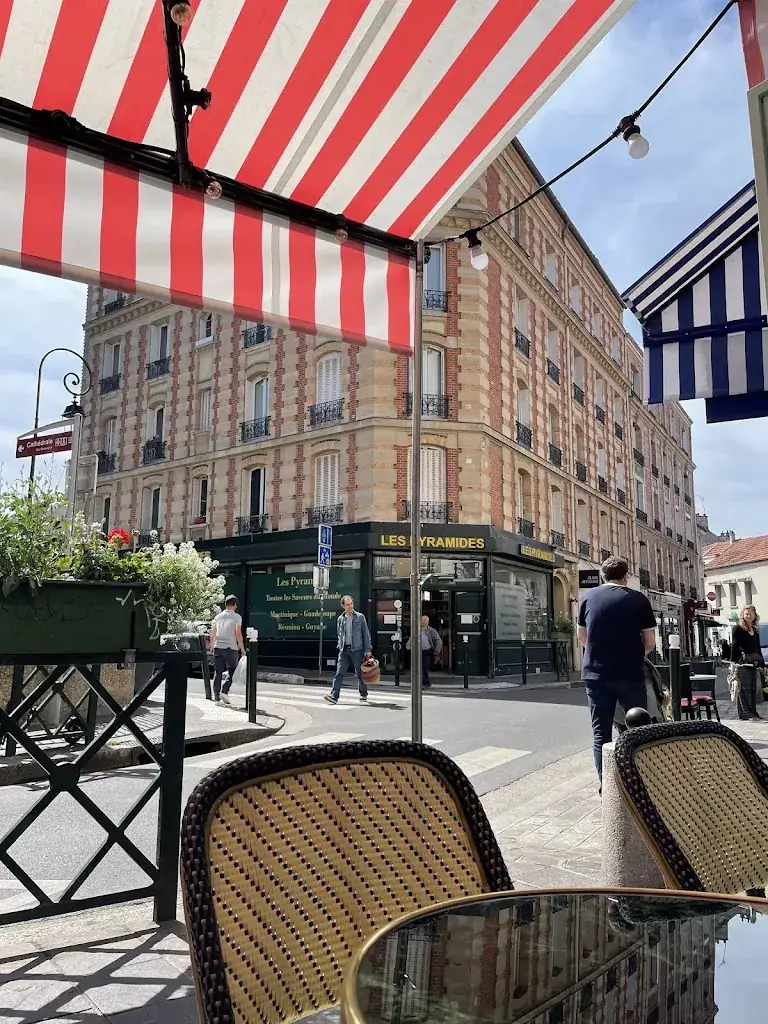 Yong YY_L'Apostrophe_Nanterre_review