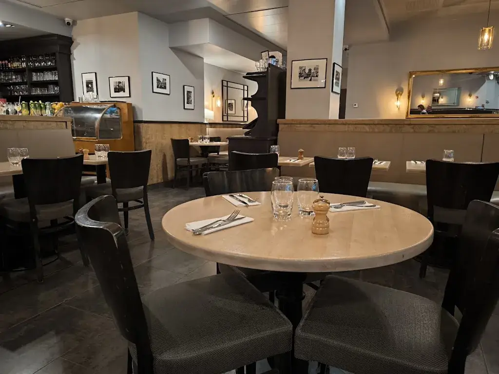 Franck Baldeck_La Terrasse De l'Arche_Nanterre_review