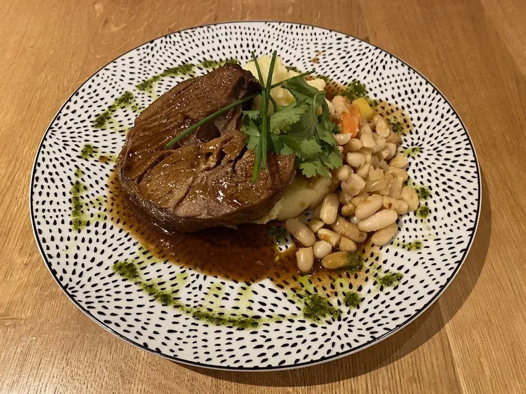 Jungle Arch_Nanterre_slider_image_3