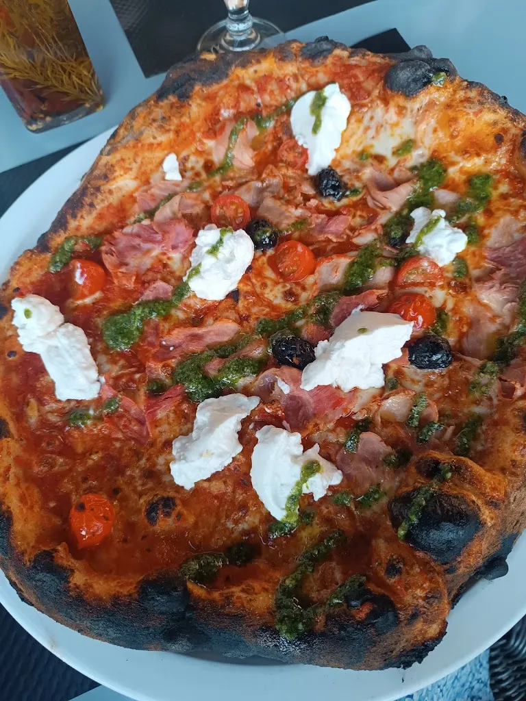 Corine THOR_La Storia_Montrevel-en-Bresse_review