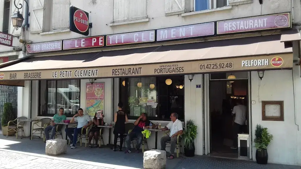 Le Petit Clément restaurant in Nanterre