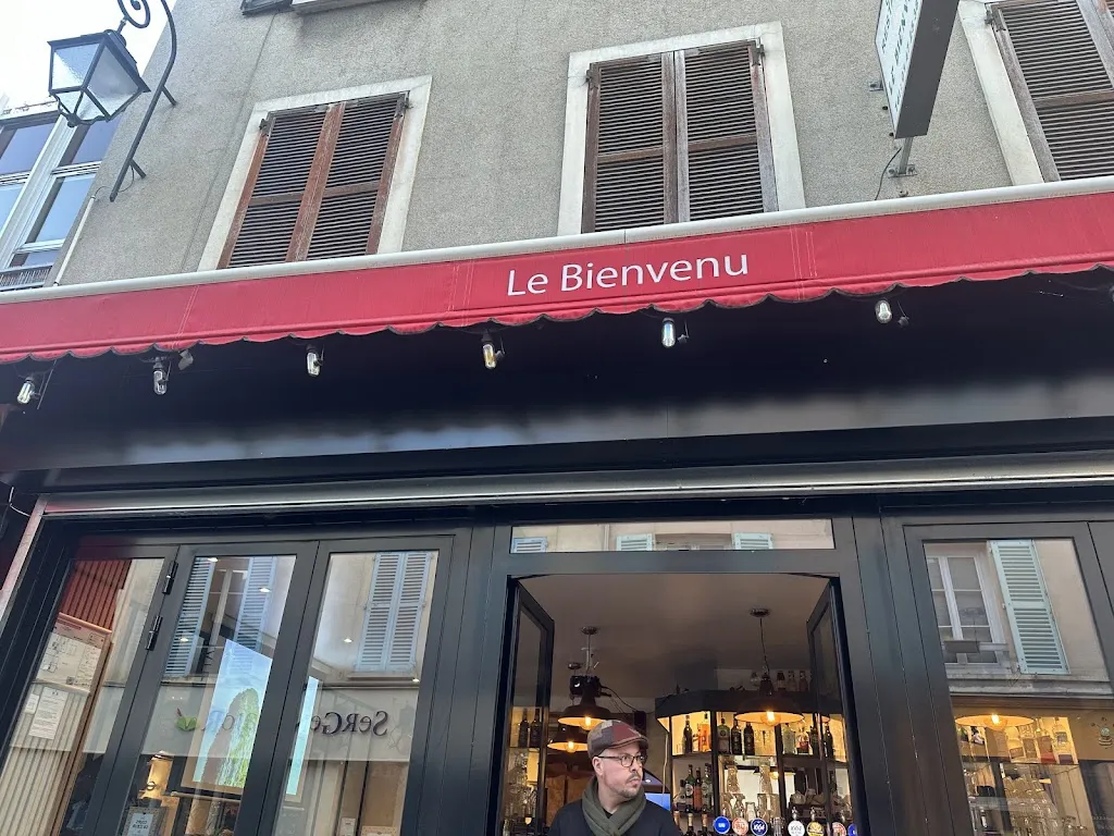 mb_LE BIENVENU_Nanterre_review