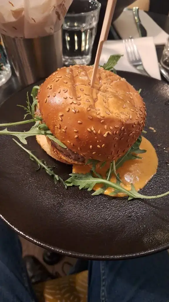 Sam S_Les Darons_Nanterre_review