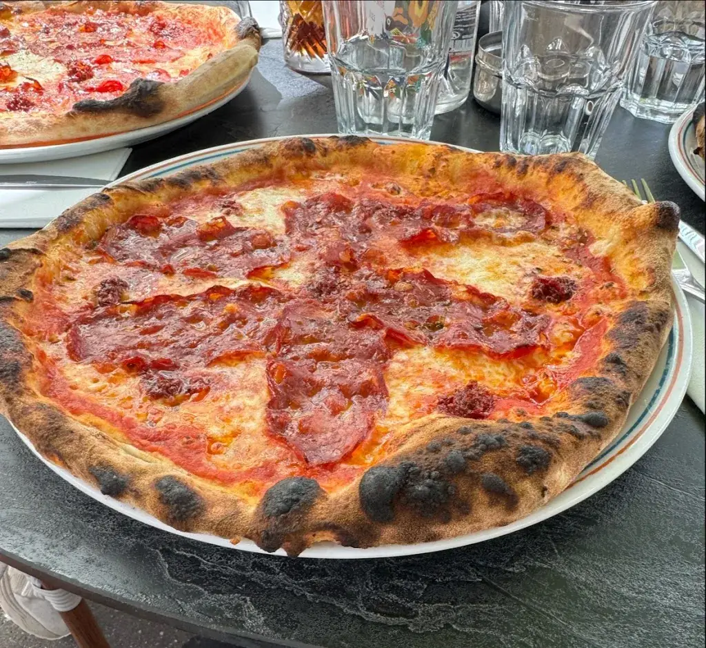 Noah Schärer_Les Darons_Nanterre_review