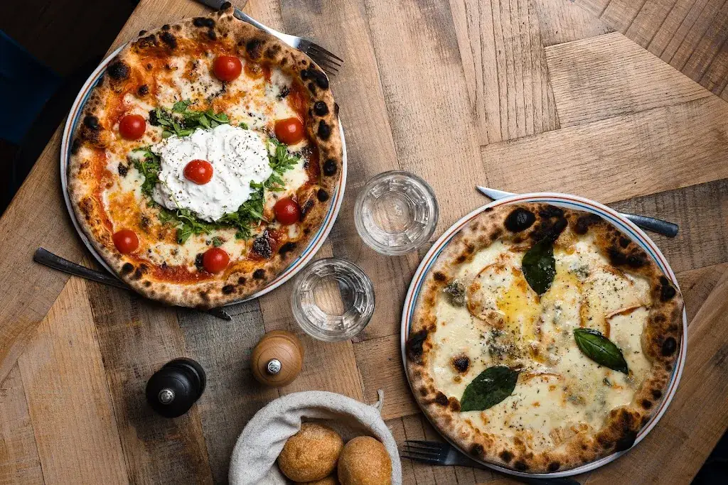 Les Darons_Nanterre_slider_image_2