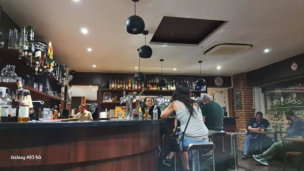 L'IMPREVU restaurant in Nanterre