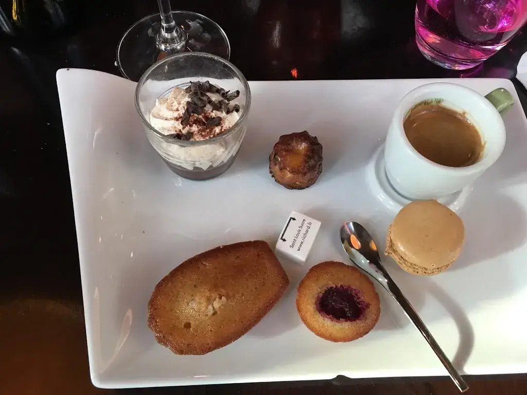 sato hiroshi_Le Sancerre_Nanterre_review