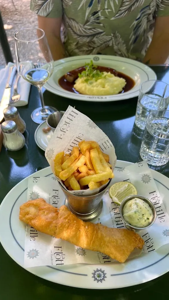 Sebastjan Sitar_La Flottille_Versailles_review