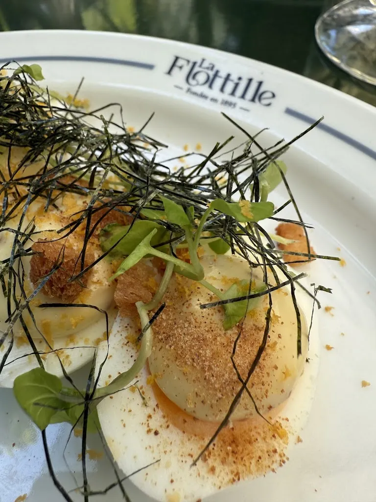 R Vincik_La Flottille_Versailles_review