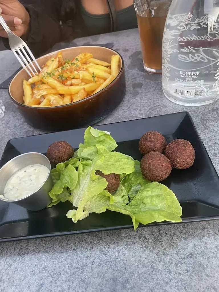 So Chic_Clara Pub_Plaisir_review