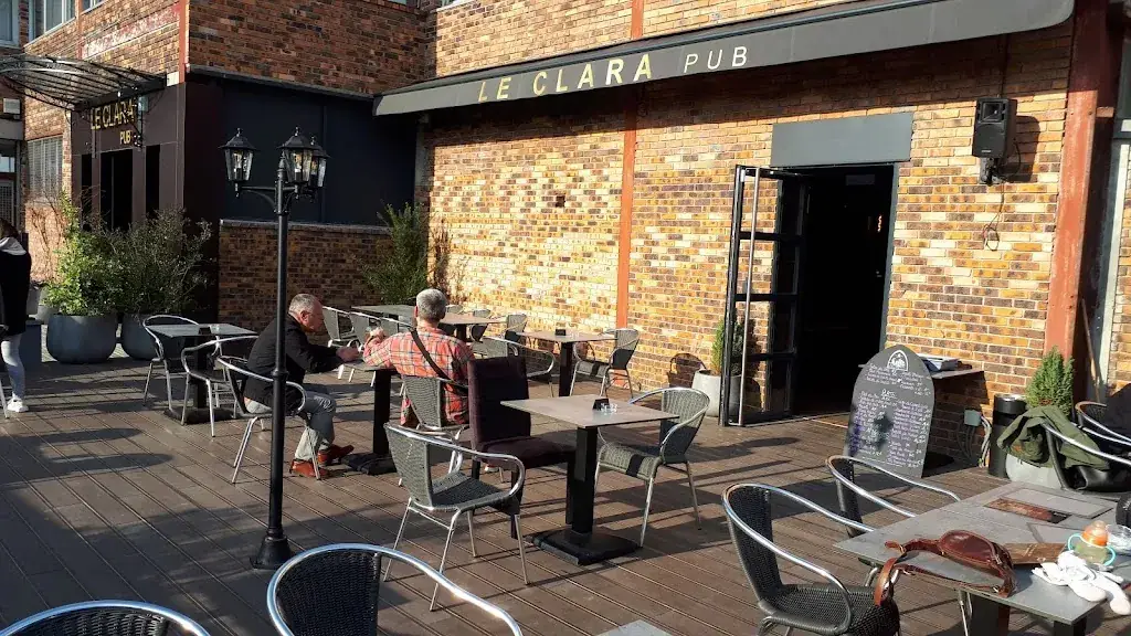 Clara Pub_Plaisir_slider_image_1