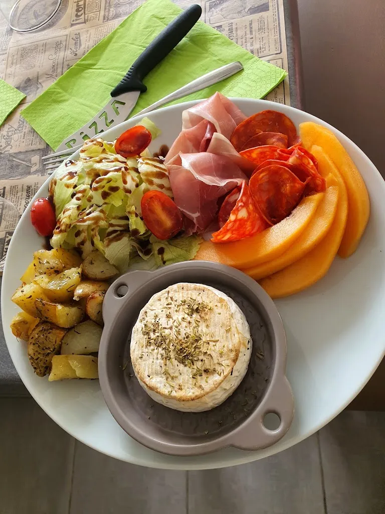 CHEZ LES FILLES II_Rebais_slider_image_2