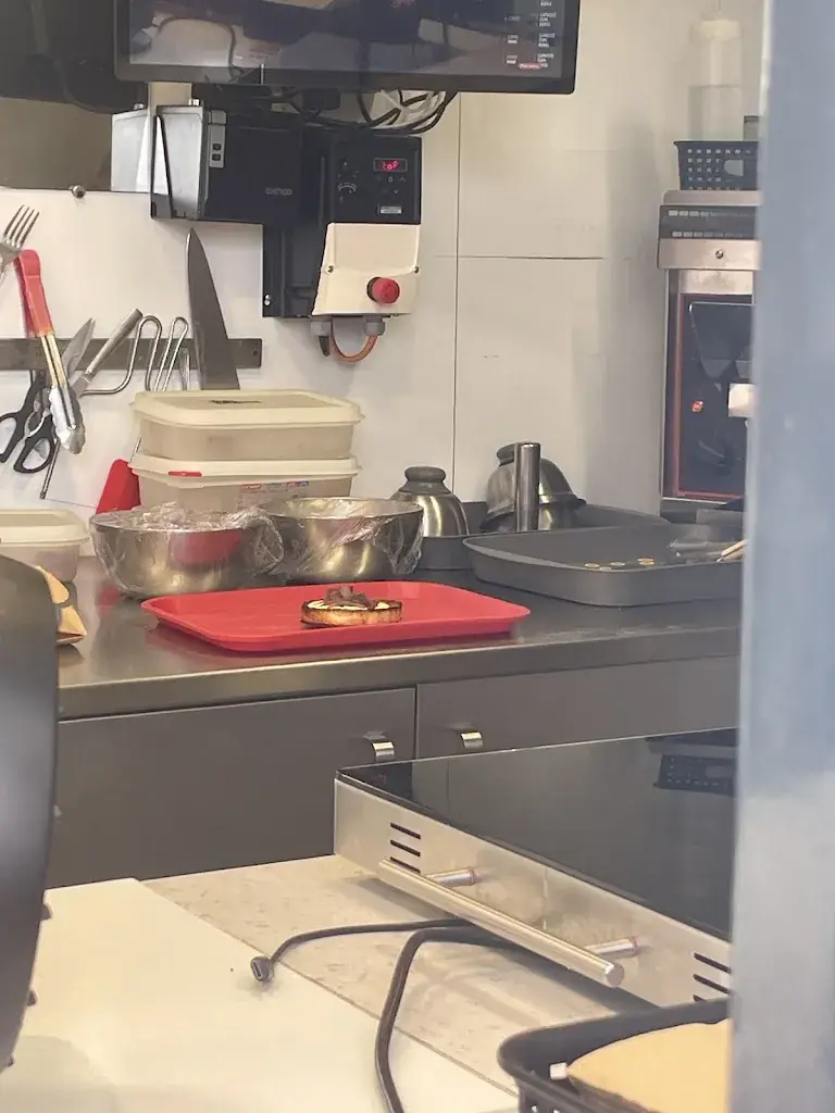 Micheline Peeters_Les Burgers De Lucien - Rebais_Rebais_review