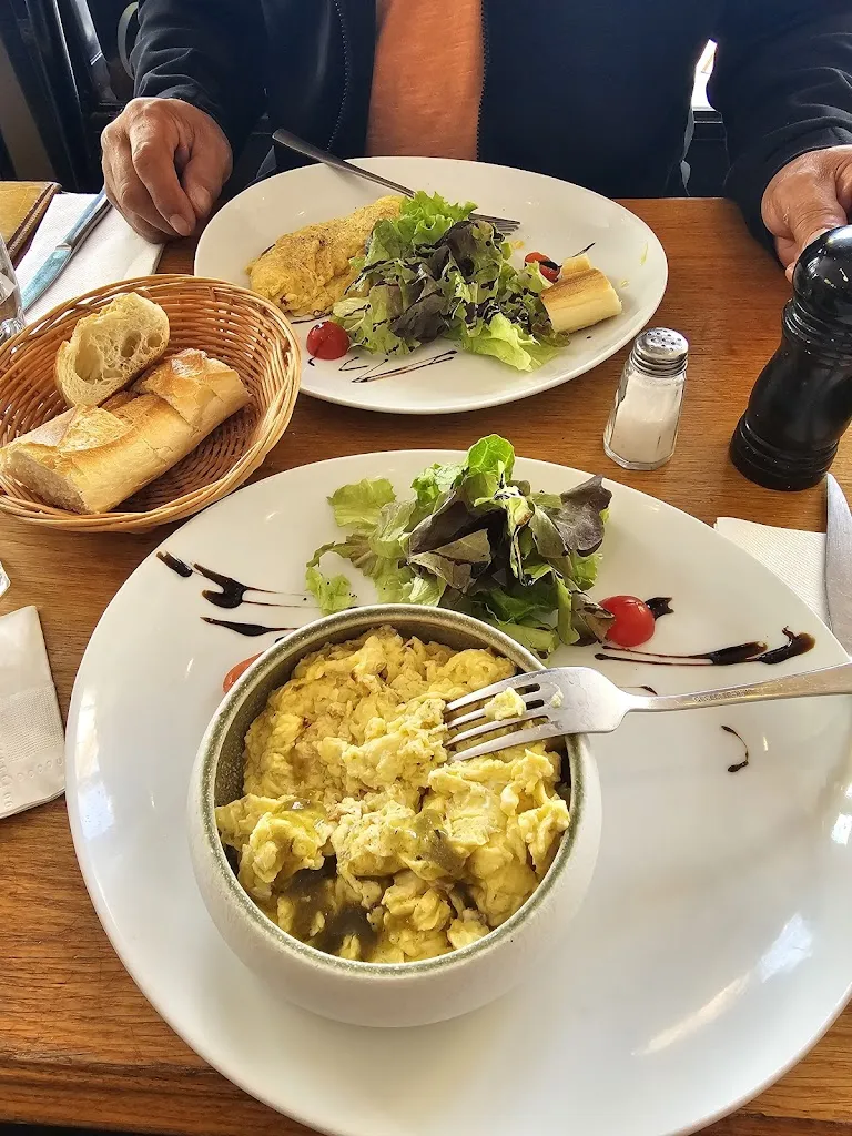 Brenda R_Eau Canal_Pantin_review