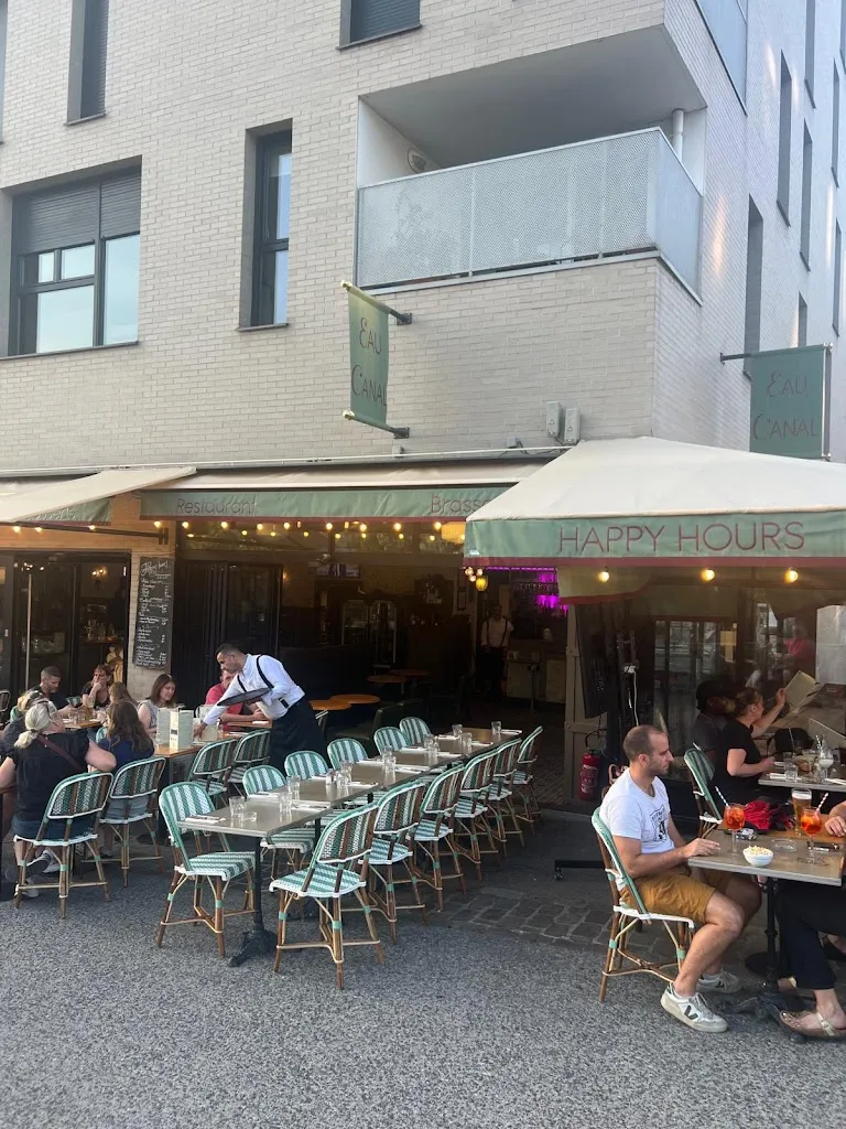 Eau Canal restaurant in Pantin