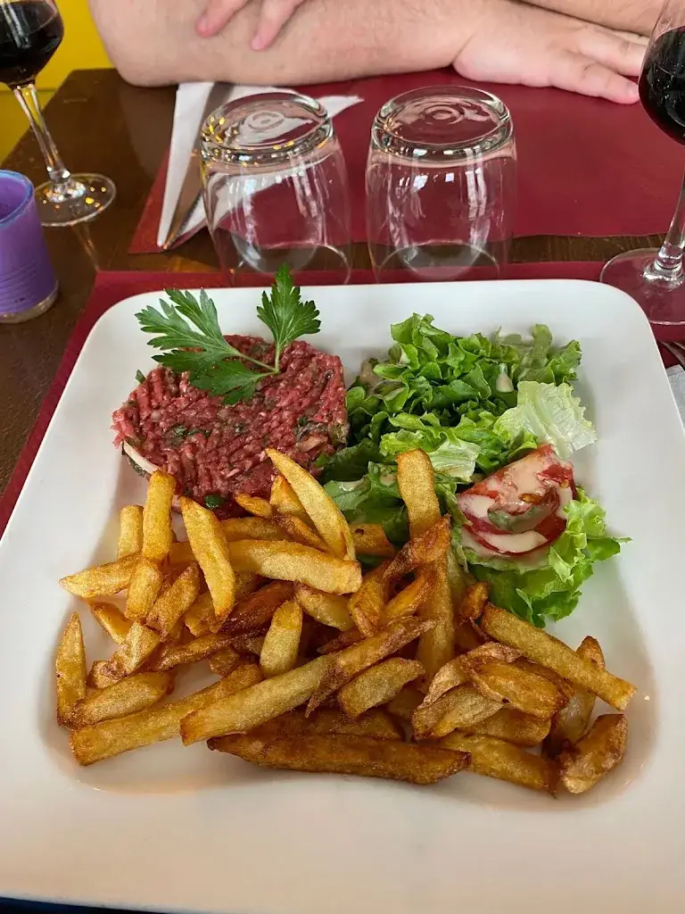 Alp Güler_Les Moulins_Pantin_review