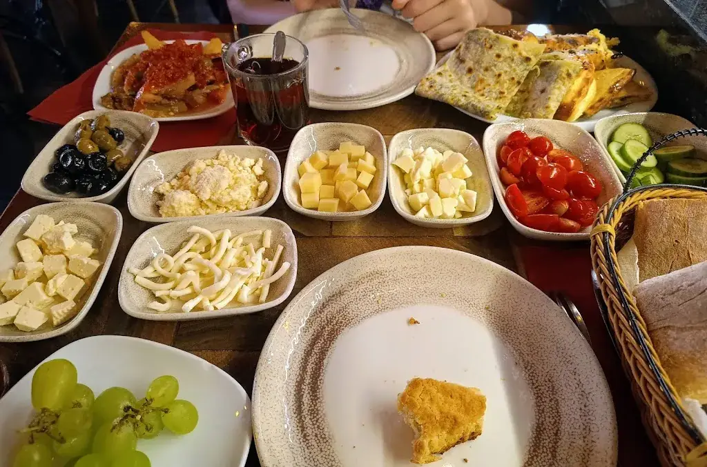 Nelly Docin-Julien_Promenade Du Canal_Pantin_review