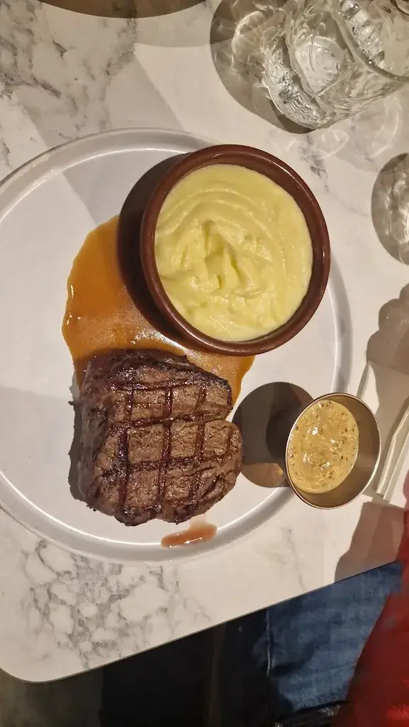 Joe Meghames_Les Fistons_Saint-Germain-en-Laye_review