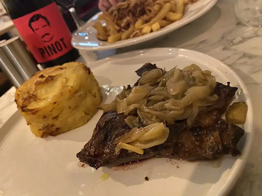 Carlos de Leon_Les Fistons_Saint-Germain-en-Laye_review