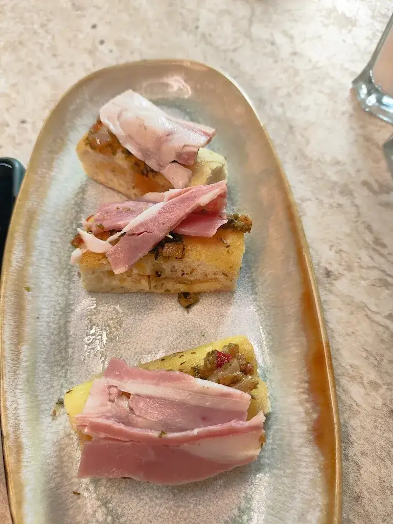 A LA FAMILIA_Feyzin_slider_image_3