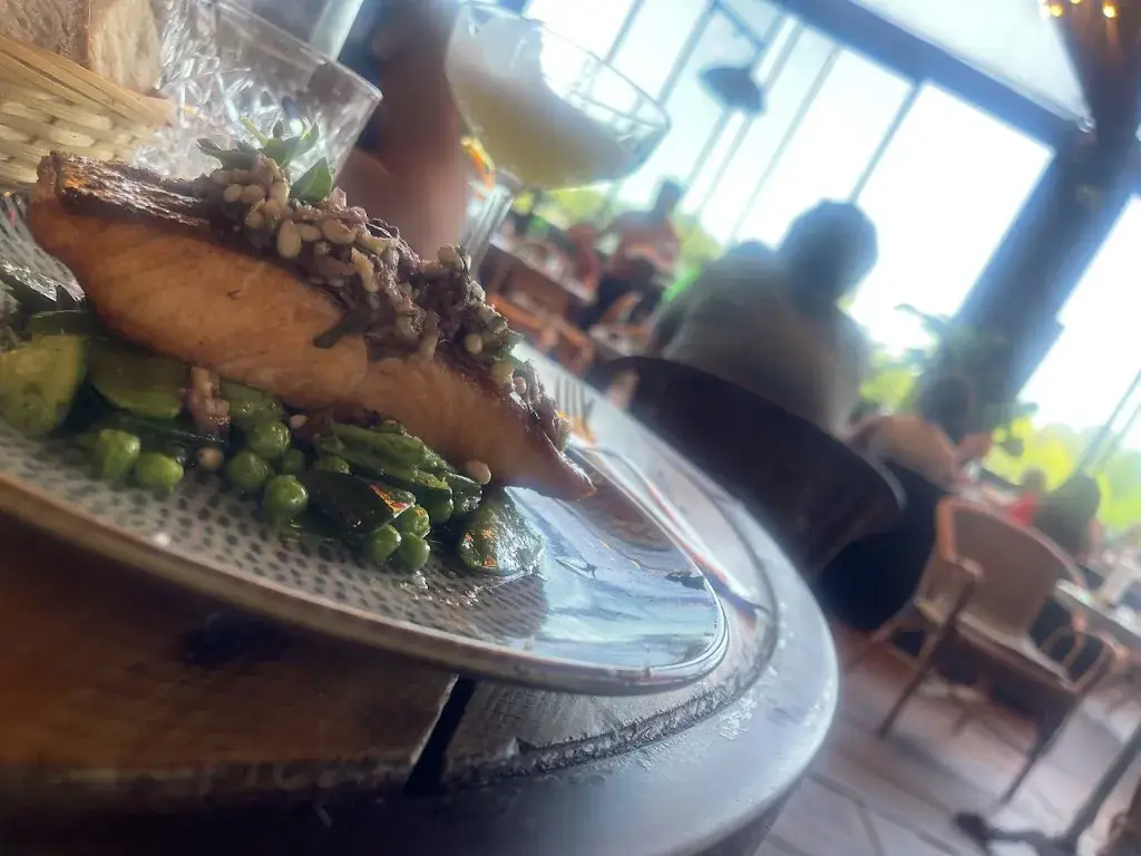 Liam Major_Quai Ouest_Saint-Cloud_review