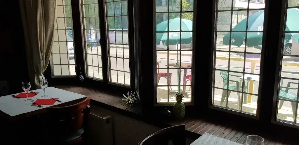 C. A._L'Auberge de la Passerelle_Saint-Cloud_review