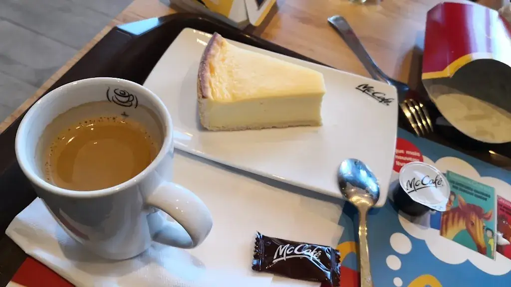 McDonald’s Restaurant_Tour-de-Trême_slider_image_2